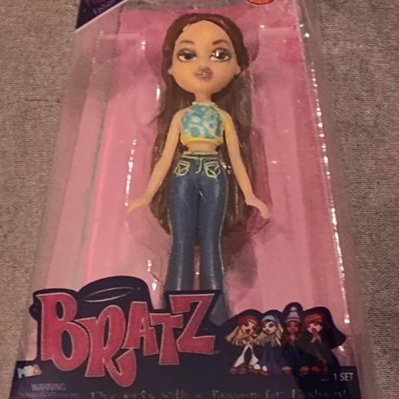 NEW! Mini Bratz Dolls (Set Of 2) - Picture 5 of 9